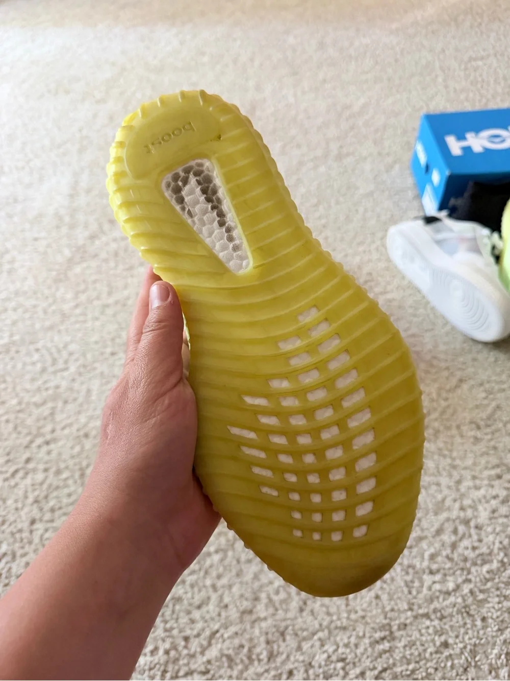 Adidas Yeezy boost 350 volt - Picture 4 of 9
